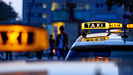 Оплата такси сотрудникам на работу и обратно: НДФЛ, страховые взносы, налог на прибыль