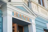 Перечислять деньги через проблемный банк опасно