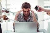 Можно ли возложить контроль за исполнением приказа на человека, находящегося на больничном?