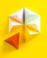 Как выставить счет-фактуру по предоплате, внесенной одним платежом за несколько месяцев?
