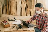 Работник трудится дома: как правильно заключить трудовой договор?