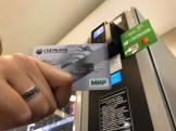 Премию необязательно выплачивать в день выплаты зарплаты