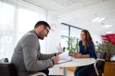 Когда сдавать ЕФС-1 если работника приняли в выходной или праздничный день?