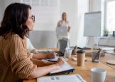 Можно ли: принять на работу без прописки, установить выходные во вторник и среду, оплатить главбуху авиаперелет в отпуск? - ответил  Роструд