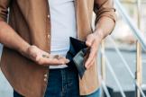 В каком случае работника нельзя лишить премии и надбавки