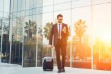 Сотрудник «застрял» в отпуске или командировке: что делать работодателю? 