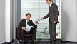 Что надо делать работодателю, если сотрудник оспорил свое увольнение в суде?