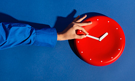 Должна ли компания выплатить сотруднику премию после его увольнения?