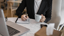 Кто может работать в праздничные выходные и как оплачивать такие часы?