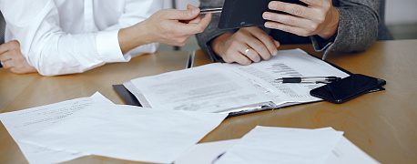 НДФЛ с выходного пособия при увольнении в 2025 году: считаем лимит по разъяснениям Минфина