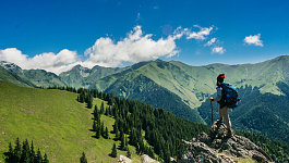 Удерживать ли НДФЛ при возврате части стоимости турпутевки владельцу карты «Мир»?