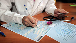 Оплачиваем больничный работнику на ученическом договоре