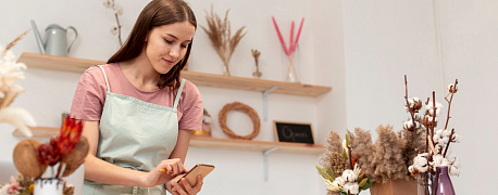 Когда отказаться от наличных расчетов с работниками для перехода на АУСН