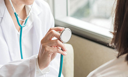 Если больничный режим нарушен: как начисляется пособие