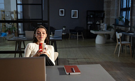 Нахождение на территории работодателя не свидетельствует о сверхурочной работе