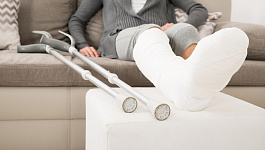 Когда оплата лечения работника освобождается от НДФЛ