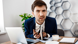 Неявка директора по вызову ФНС не свидетельствует о том, что сведения о нем недостоверны