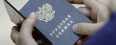 Полагается ли уволенному пенсионеру выходное пособие за второй месяц?