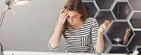 Как учесть доплату 2 % НДС, если в договоре стоимость товара указана в у. е.?