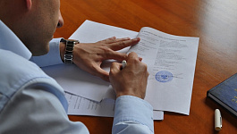 Может ли трудовой договор подписать родственник по доверенности?