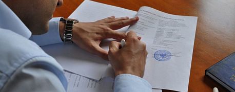 Может ли трудовой договор подписать родственник по доверенности?