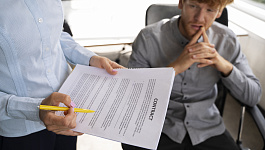 Как правильно переквалифицировать срочный договор в бессрочный 