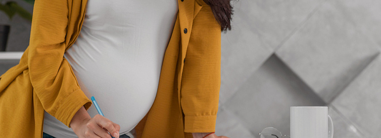 Что является основанием для продления выплат на четвертый месяц после увольнения?