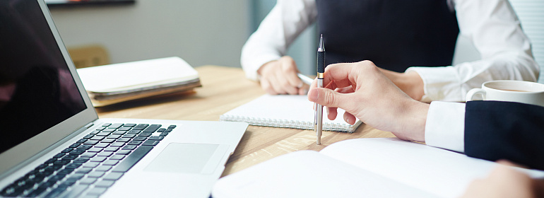 Нужно ли платить НДФЛ, если работнику оплачивают аренду квартиры и коммуналку