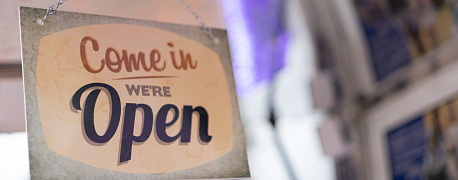 Какие вывески и сведения о товаре нужно перевести на русский