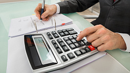 Руководитель работает без зарплаты: нужно ли подавать перссведения?