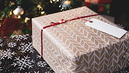 Как правильно учесть новогодние подарки?
