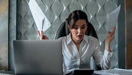 Нужно ли суммировать трехкратный заработок при увольнении, если деньги выплачены разные налоговые периоды