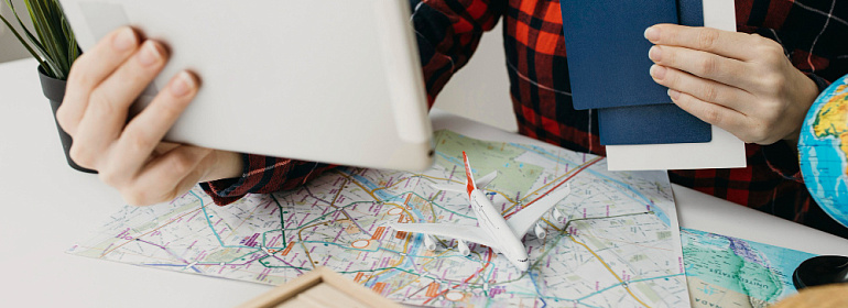 По каким правилам работать в 2026 году при выдаче денег под отчет на карту?