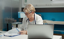 Факт работы в первый день больничного не «сдвигает» момент начала оплаты СФР