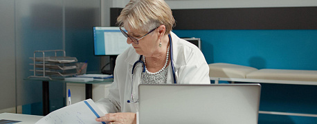 Факт работы в первый день больничного не «сдвигает» момент начала оплаты СФР