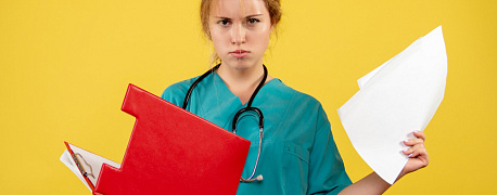 Можно ли уволить работника, который вместо больничного листа принес справку?