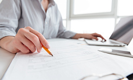 Нужно ли платить НДФЛ и страховые взносы при оплате лечения работников?