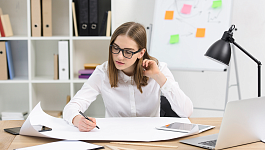 Нужно ли в расчет среднего заработка включать оплату за работу в выходной?