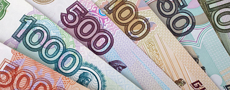 Работник трудится в нескольких фирмах, и его доход больше 5 млн рублей: как считать НДФЛ? 