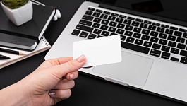Как выплатить зарплату со счета, операции по которому приостановлены?