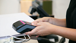 Должна ли российская компания применять ККТ, если оплату за товар принимает за рубежом