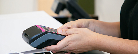 Должна ли российская компания применять ККТ, если оплату за товар принимает за рубежом