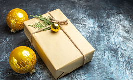 Как рассчитать НДФЛ c подарка сотруднику к Новому году?