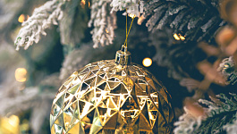 Расходы на новогодние украшения компании. Что можно учесть?