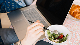 Могут ли работники требовать обеденный перерыв, если работают в выходной день