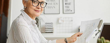 Какие документы нужно выдать работнику, который уходит на пенсию и отчетность в СФР