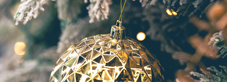 Расходы на новогодние украшения компании. Что можно учесть?