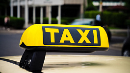 За такси для работников платим НДФЛ и взносы