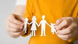 Ежемесячное пособие по уходу за ребенком до 1,5 лет. Примеры расчета в 2026 году